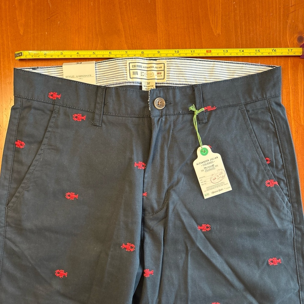 Alexander Julian Navy Blue Shorts with Red Embroidered Lobsters Size 32 - Picture 4 of 5